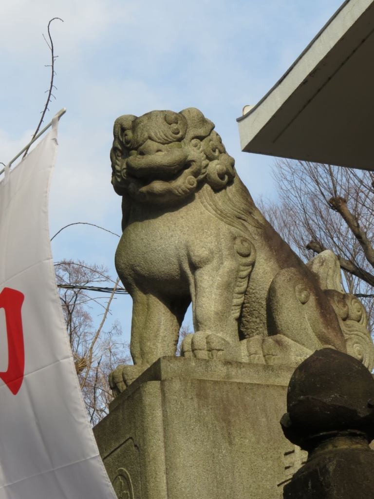 新宿諏訪神社狛犬1