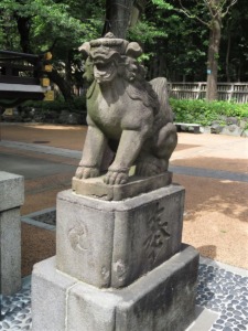 熊野神社狛犬左